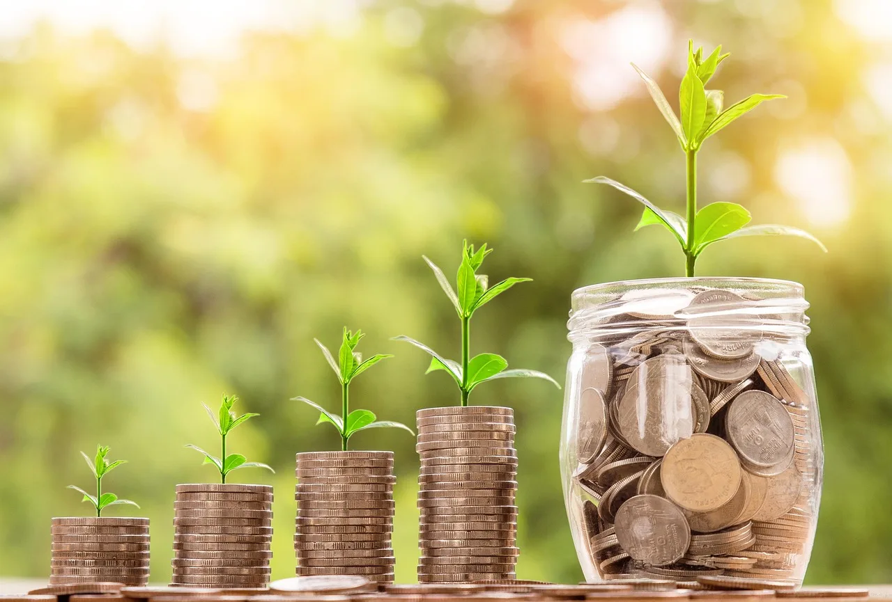 Documentos financeiros em mesa de trabalho — Foto: Pixabay