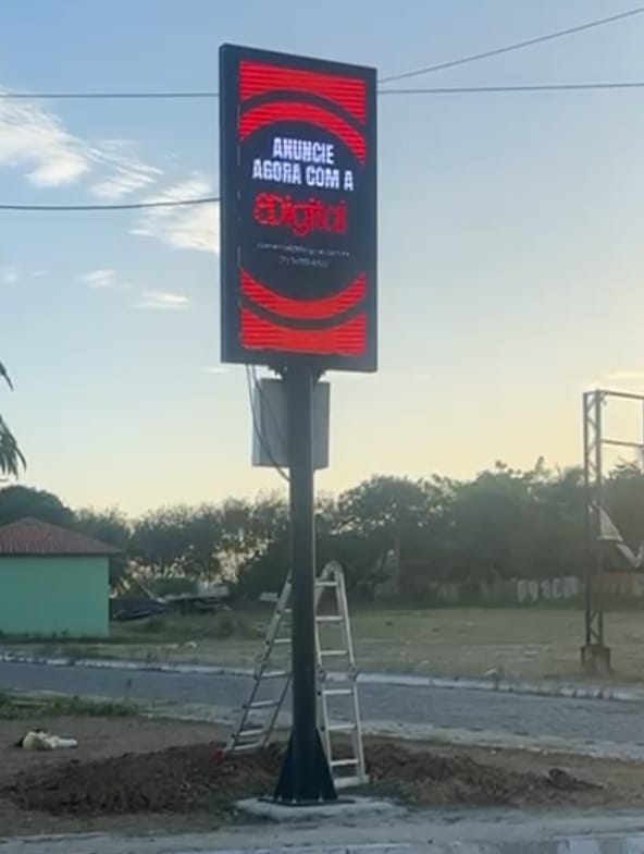 Pacatuba recebe empresa de comunicação digital com paineis nas ruas.