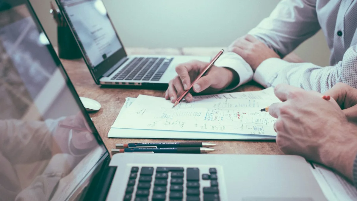 Atendimento ao público em órgão municipal de assistência social — Foto: Unsplash