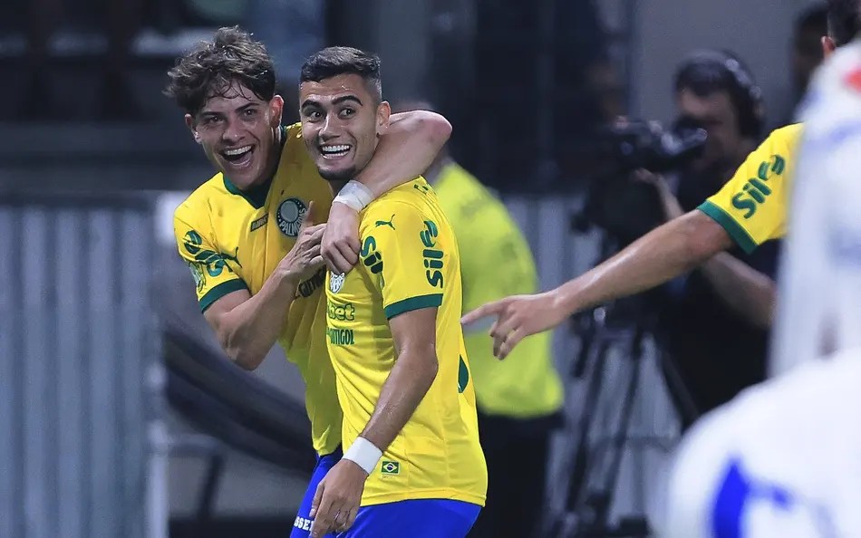 Palmeiras goleia o Fortaleza no Allianz Parque e encosta no líder Flamengo