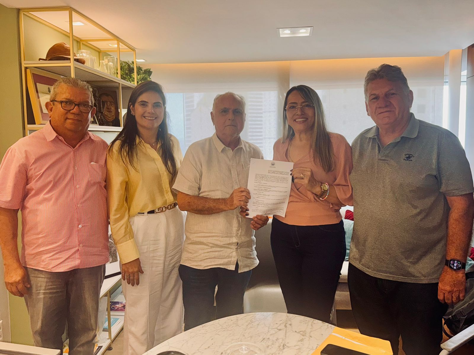 Maracanaú receberá unidade industrial de cosméticos e Hospital Veterinário Popular